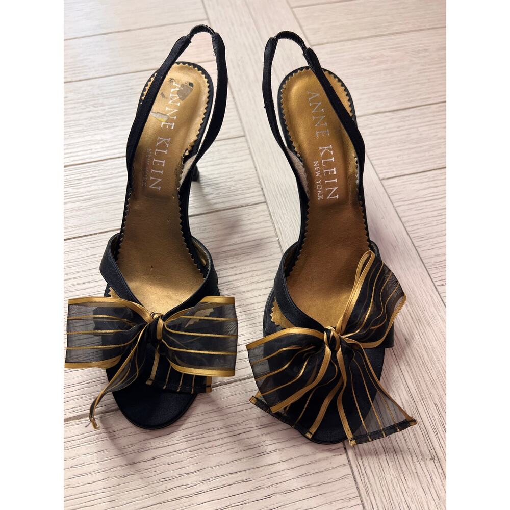 Anne Klein‎ black leather open toed sling back 3" heel w/ gold festive bow. Sz 8